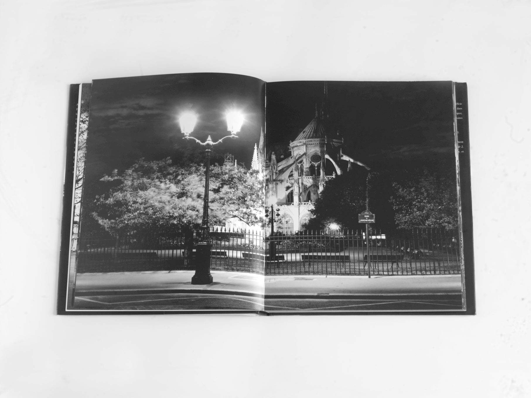 LA LUMIÈRE DE PARIS – JEAN MICHEL BERTS